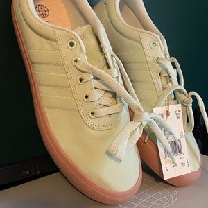 Adidas Vulcraid3r Skateboard Sneakers